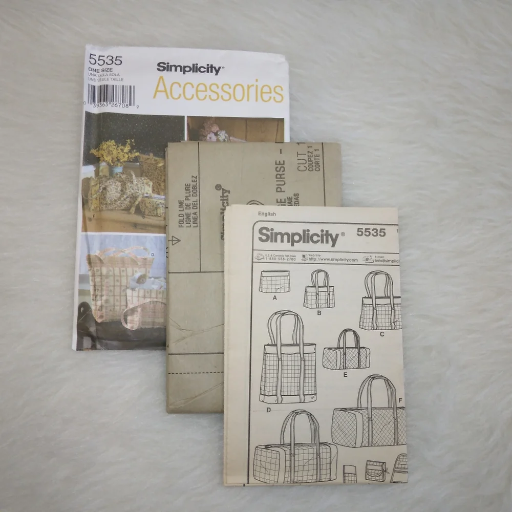Simplicity # 5535 Quilted bags eyeglass case change purse, New & Uncut